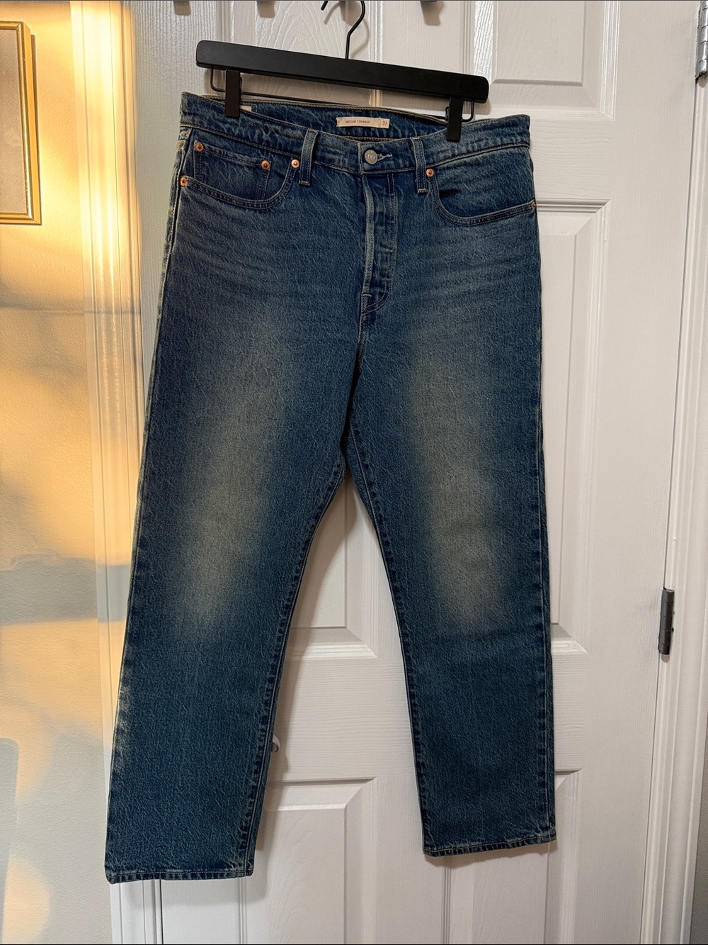 Levi’s Women’s wedgie straight med wash Sz 31
